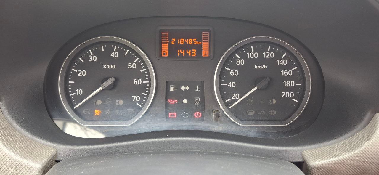 Renault Logan - фото 6