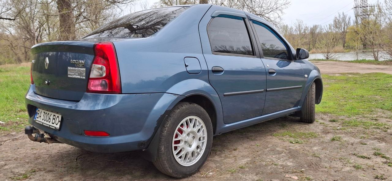 Renault Logan - фото 4