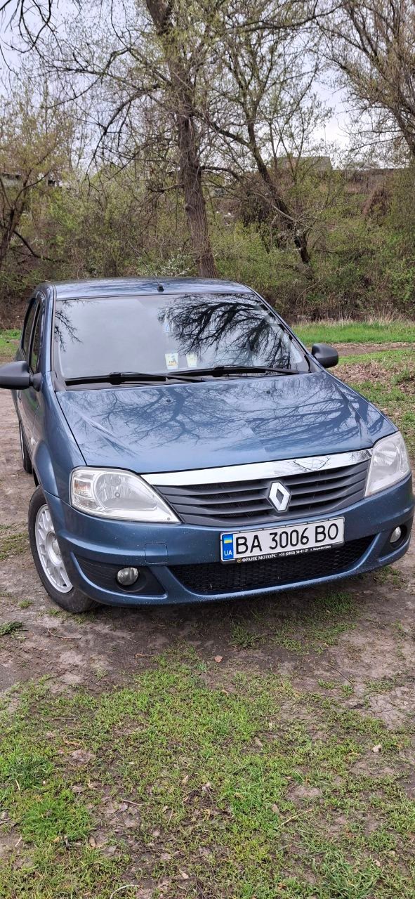 Renault Logan - фото 2