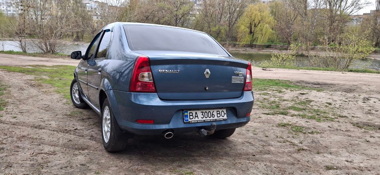 Renault Logan - фото 13