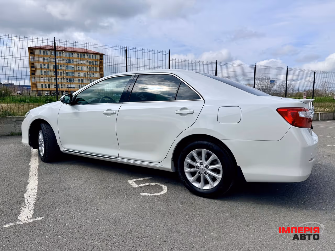 Toyota Camry - фото 4