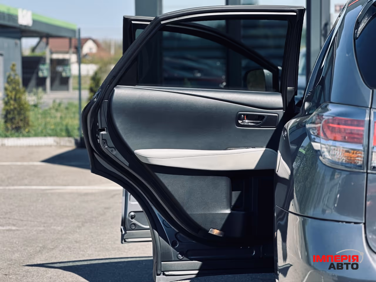 Lexus RX - фото 12