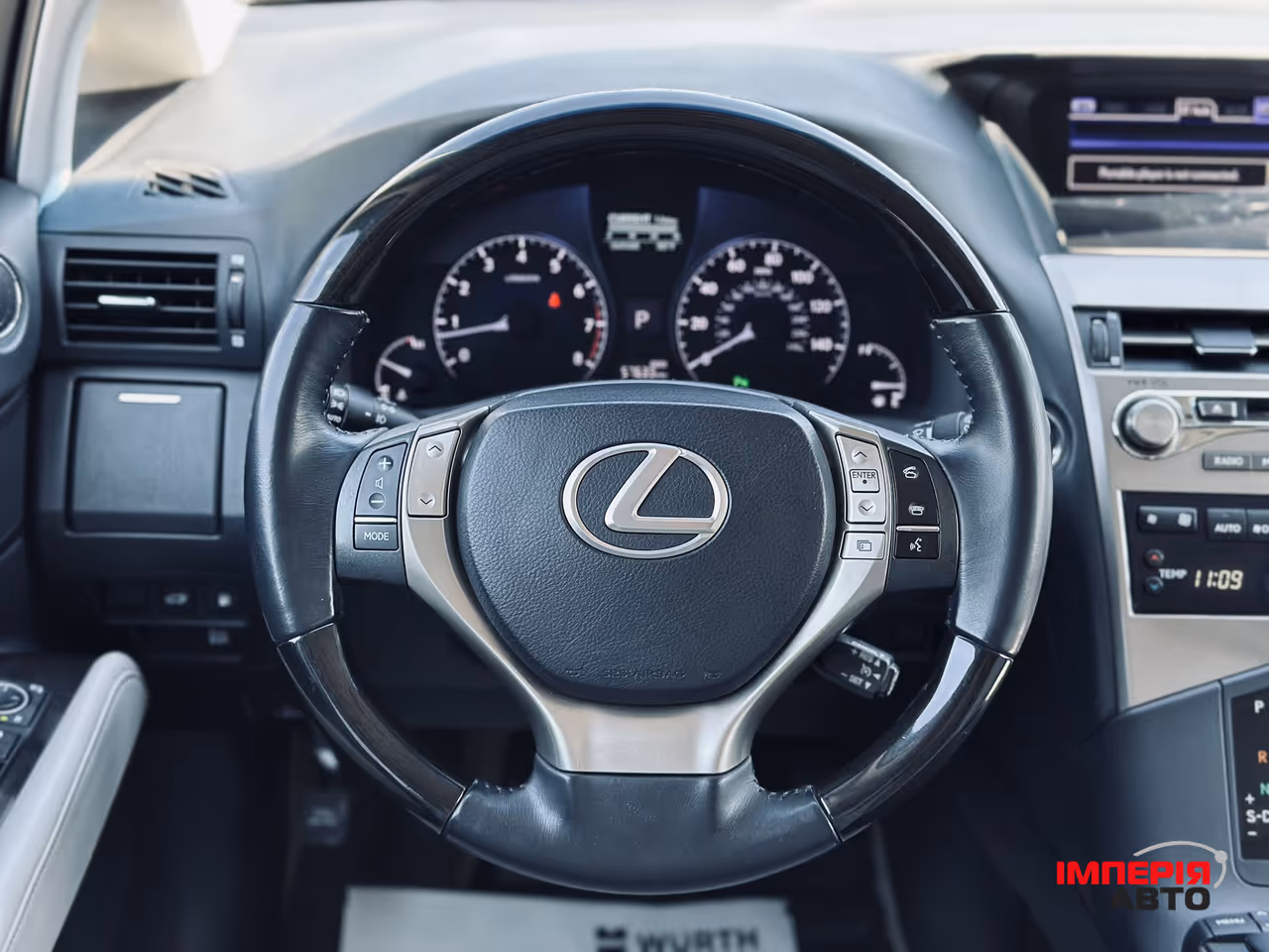 Lexus RX - фото 32