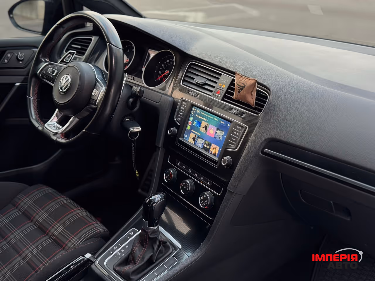 Volkswagen Golf GTI - фото 18