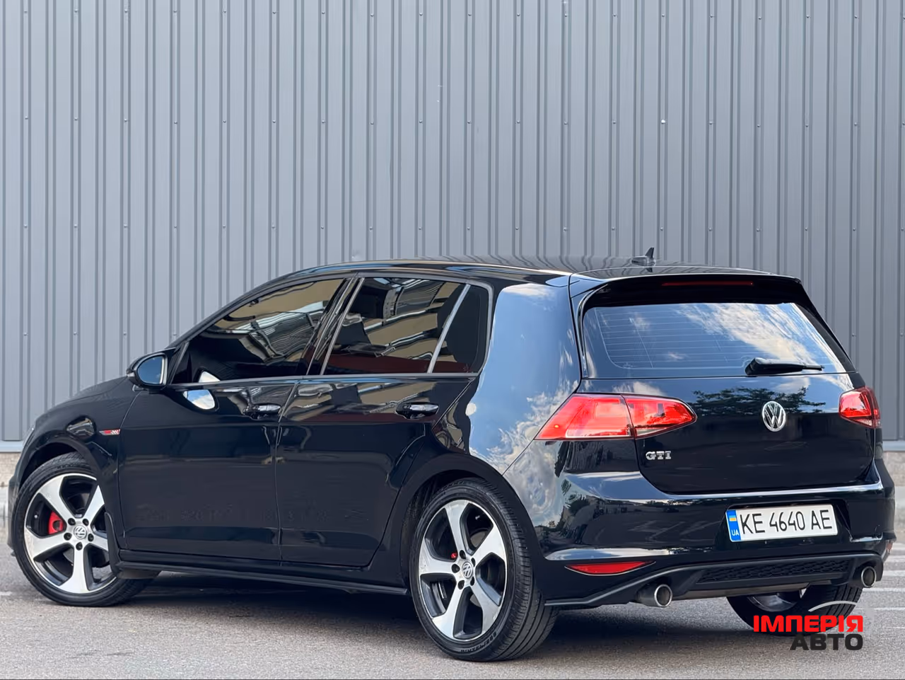 Volkswagen Golf GTI - фото 11