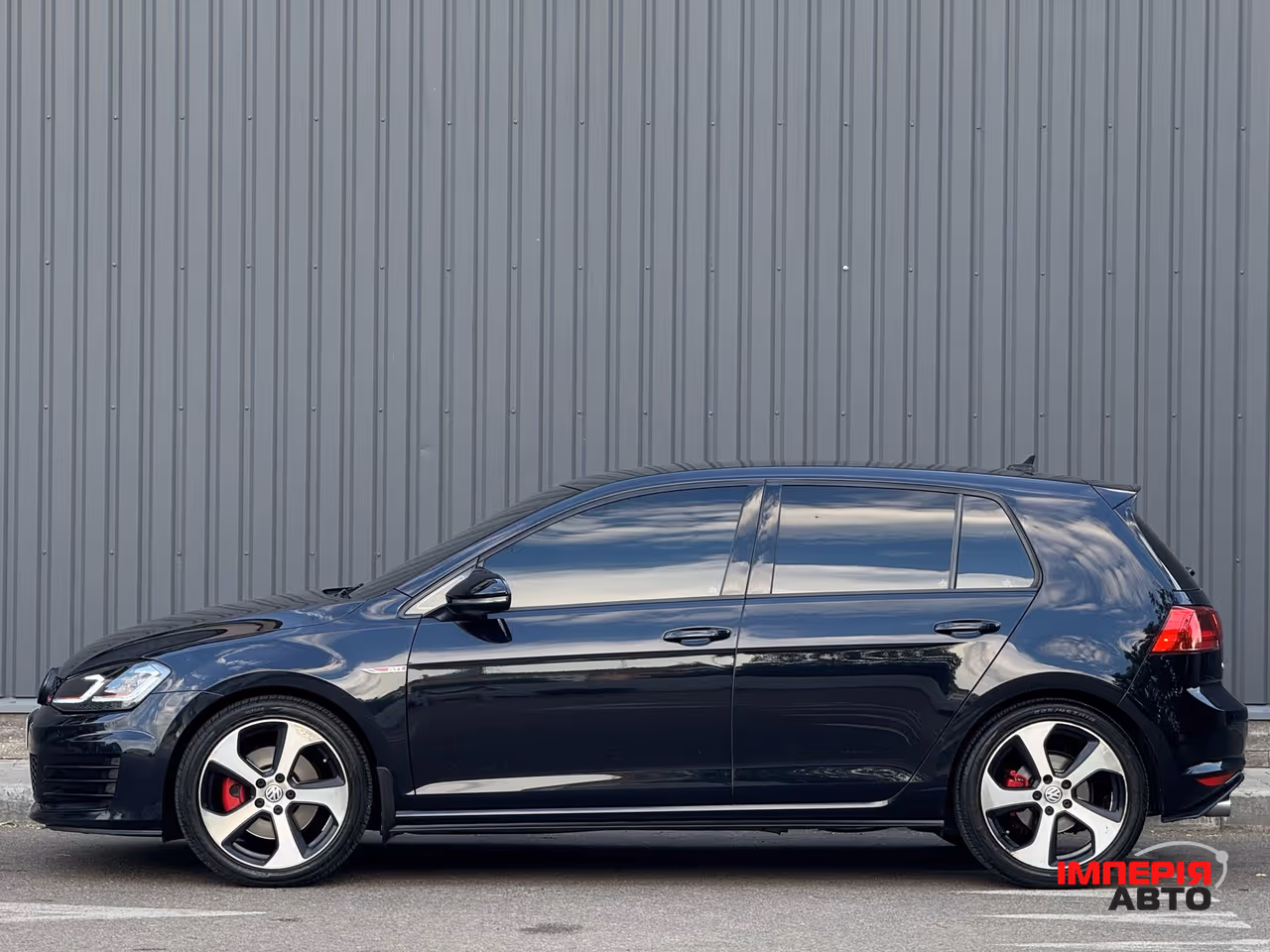 Volkswagen Golf GTI - фото 8