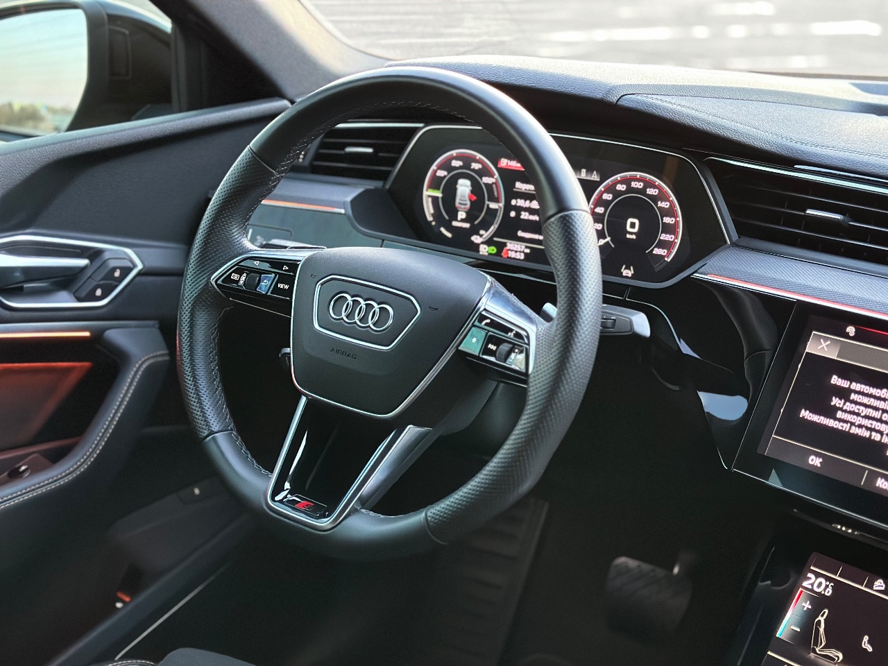 Audi e-tron - фото 11