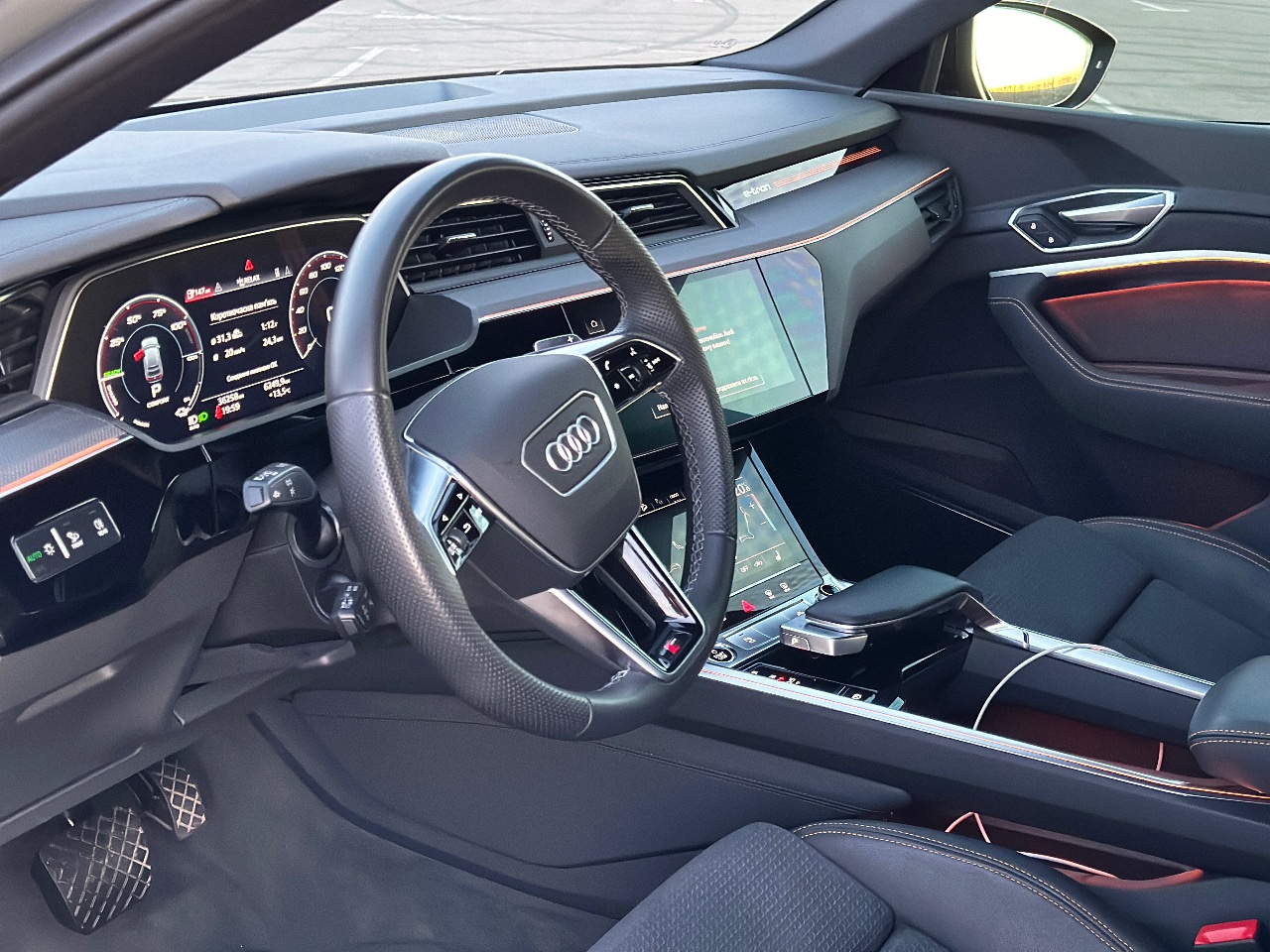 Audi e-tron - фото 4