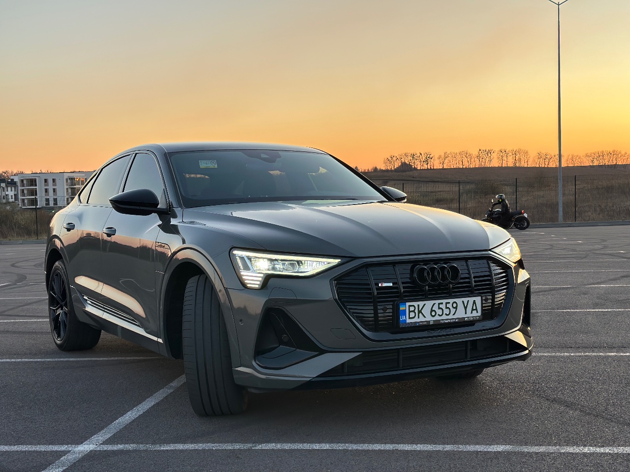 Audi e-tron - фото 5