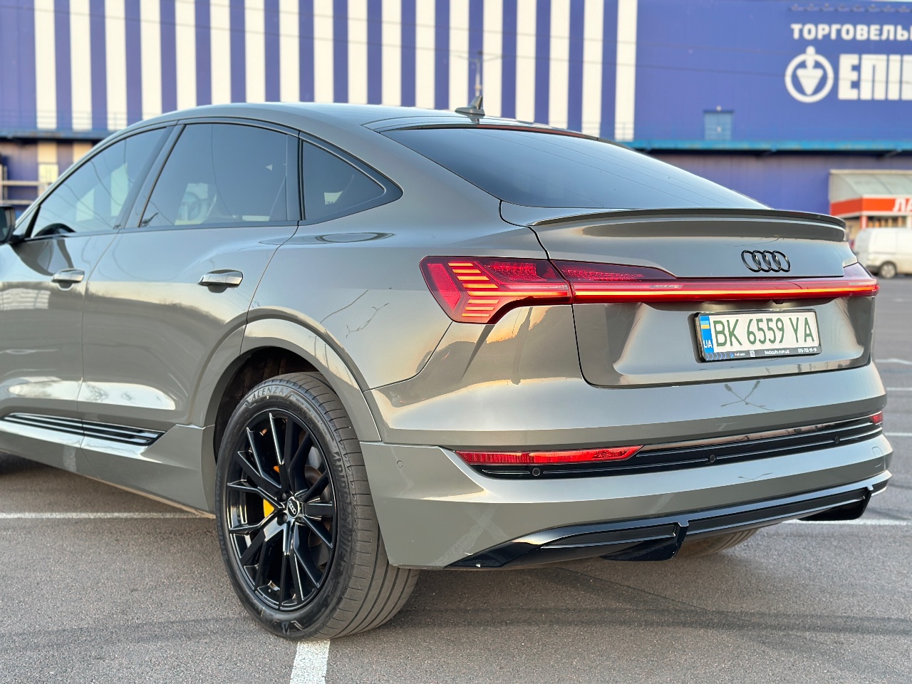 Audi e-tron - фото 12