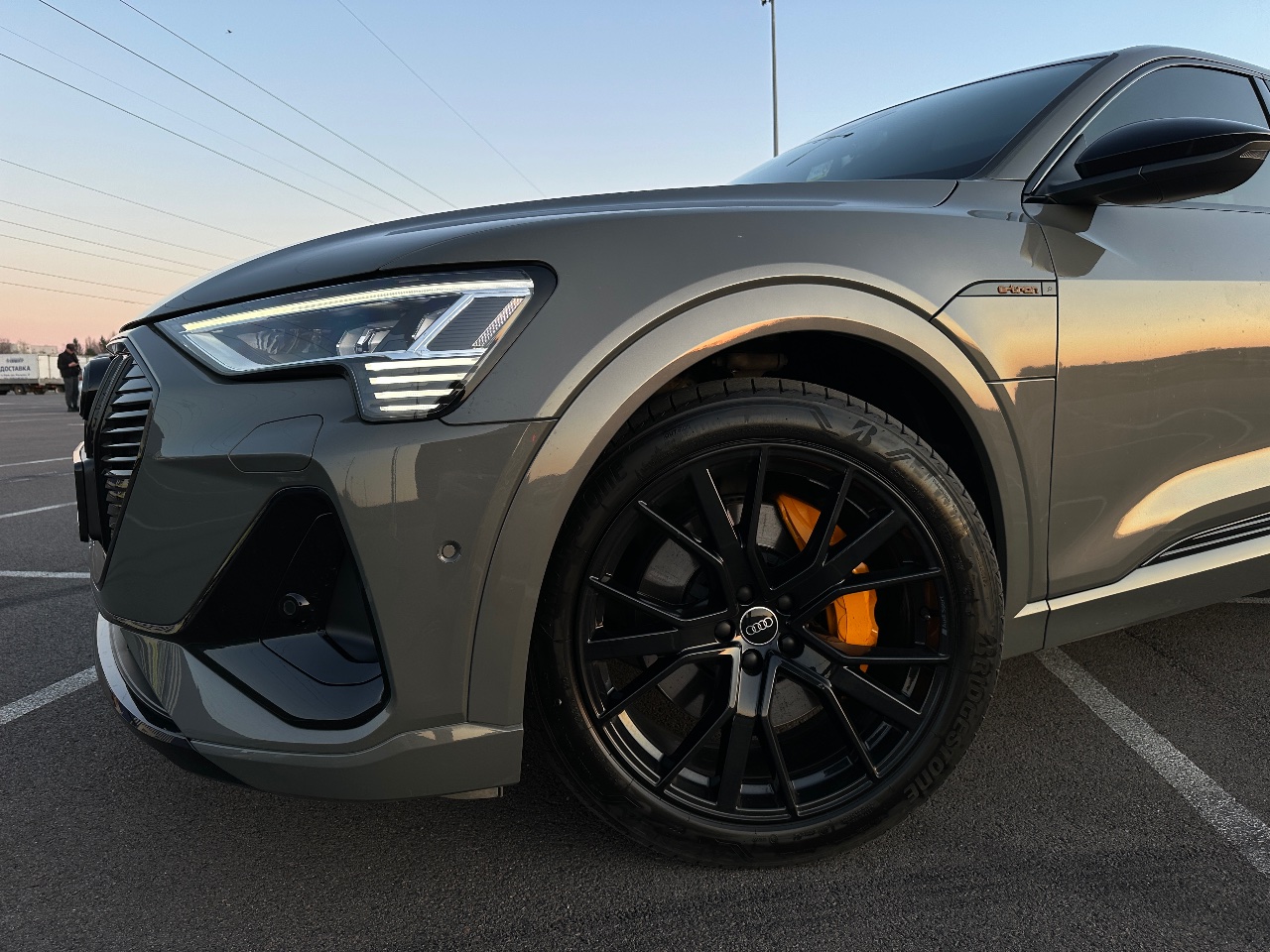 Audi e-tron - фото 6