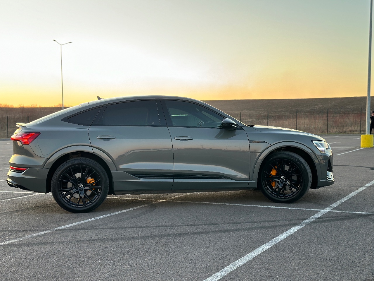 Audi e-tron - фото 8