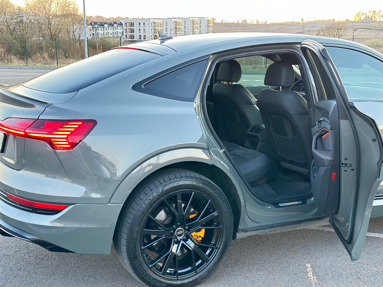 Audi e-tron - фото 9