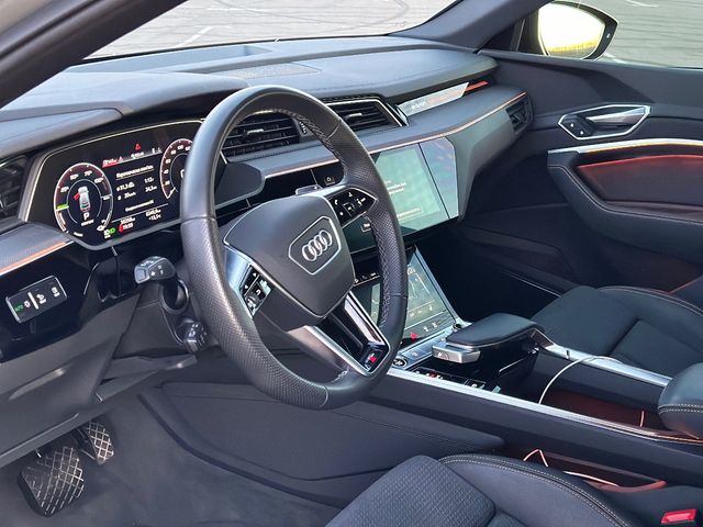 Audi e-tron - фото 5