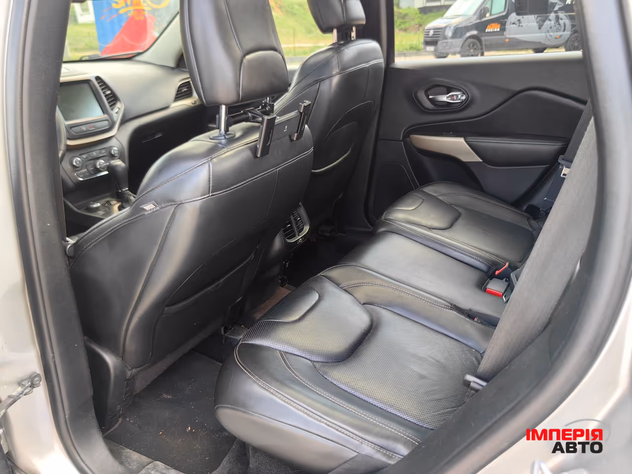 Jeep Cherokee - фото 11