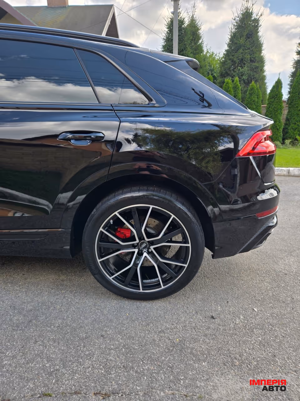 Audi Q8 - фото 32