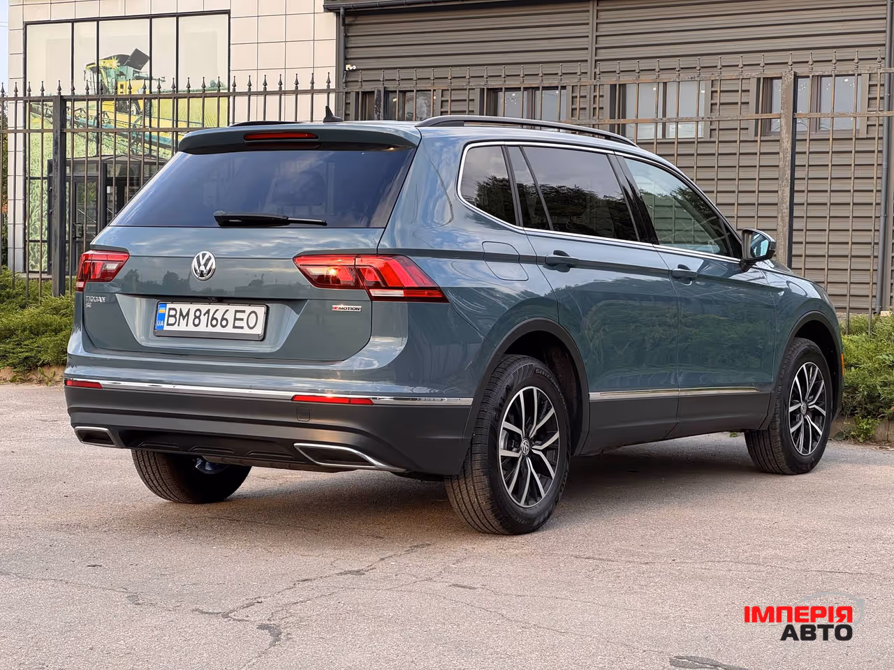 Volkswagen Tiguan - фото 4