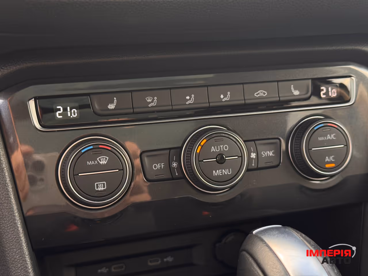 Volkswagen Tiguan - фото 11