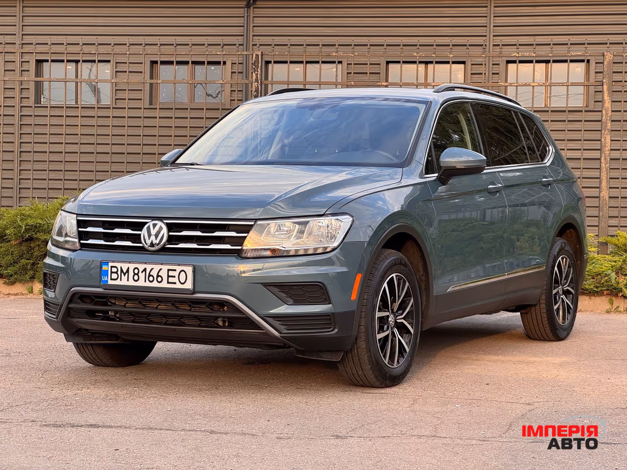 Volkswagen Tiguan - фото 1