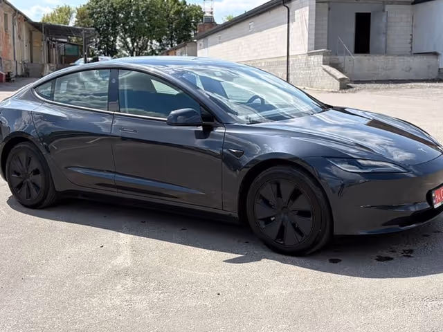 Tesla Model 3 - зображення 5