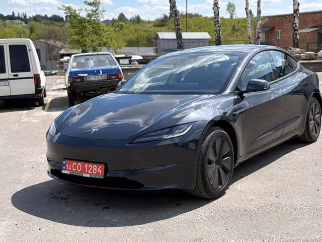 Tesla Model 3 - зображення 1