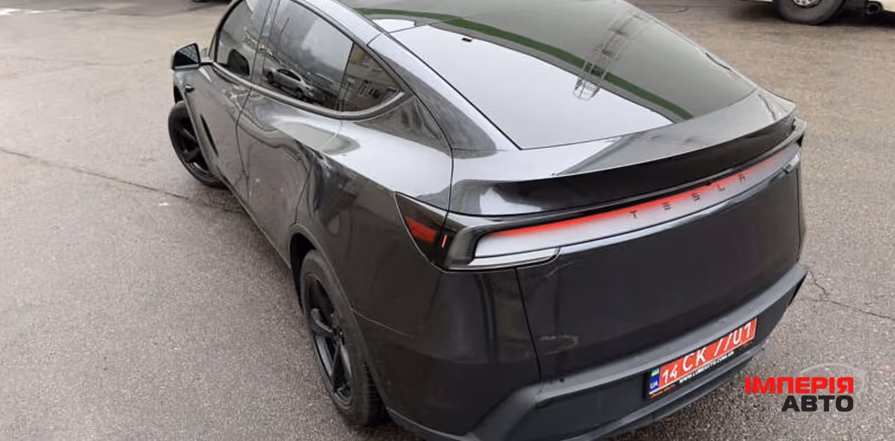 Tesla Model Y - фото 12