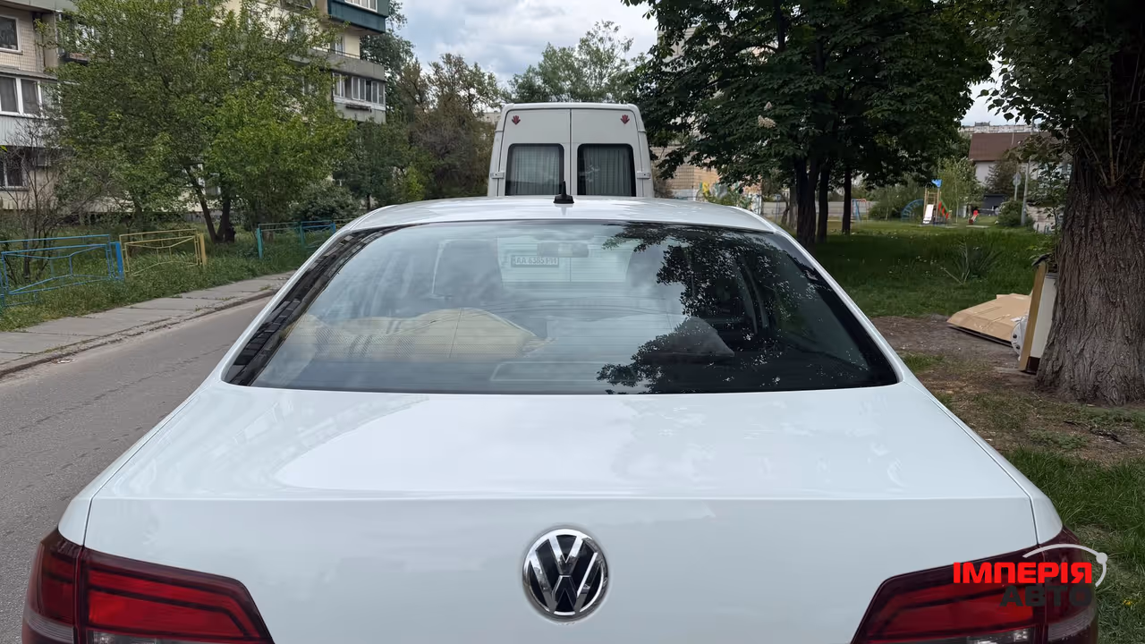 Volkswagen Jetta - фото 6