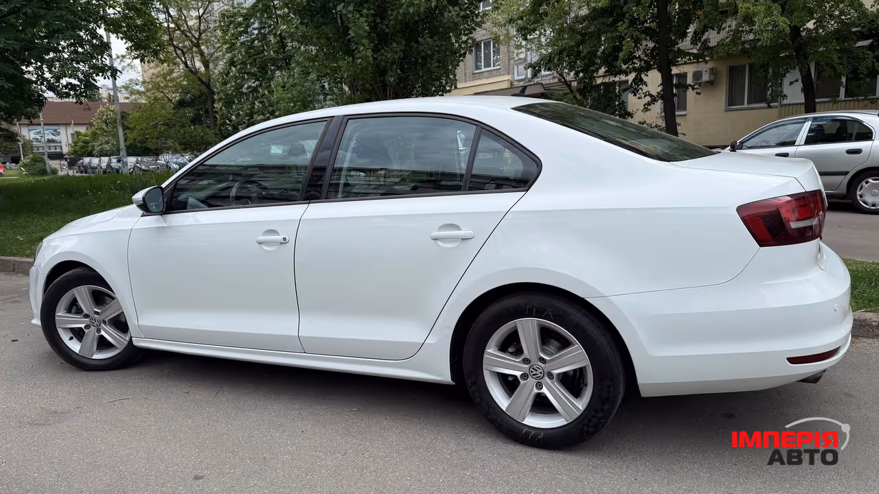 Volkswagen Jetta - фото 4