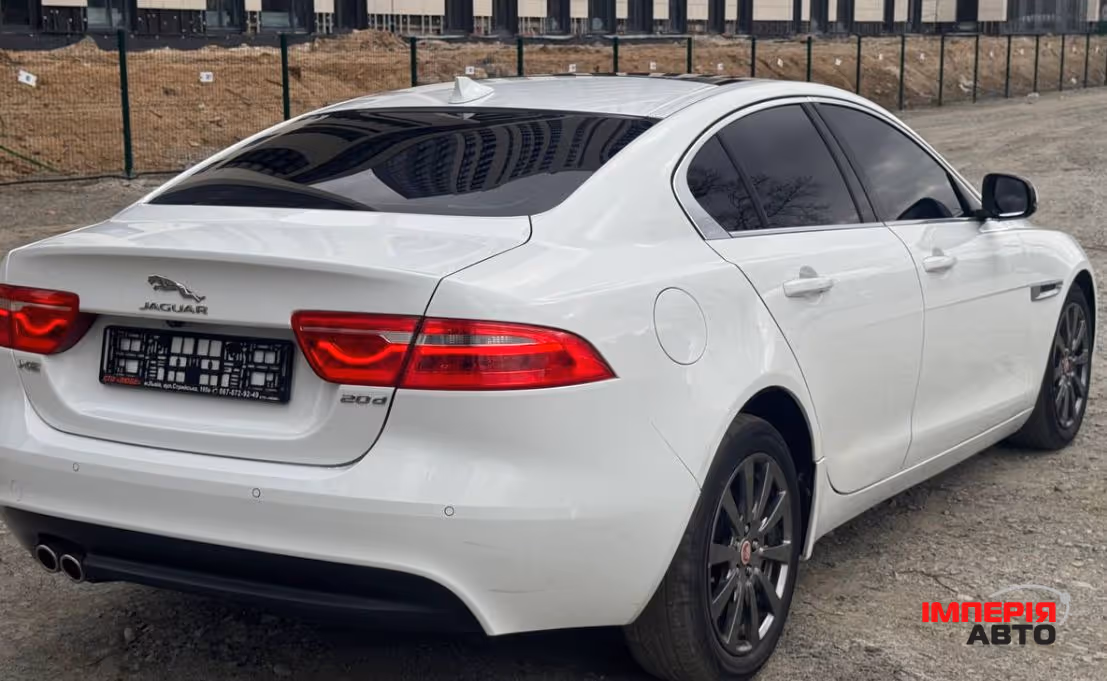Jaguar XE - фото 3