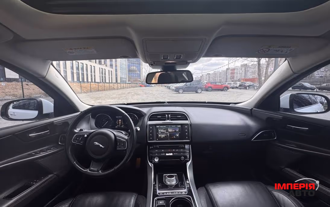 Jaguar XE - фото 5