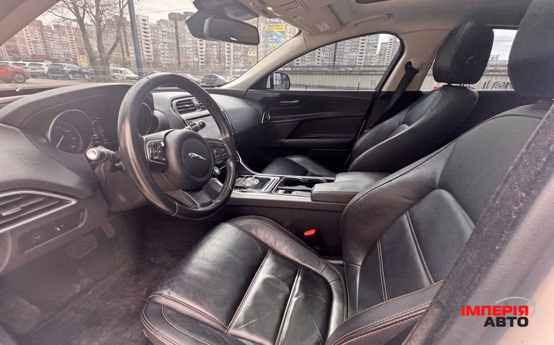 Jaguar XE - фото 4