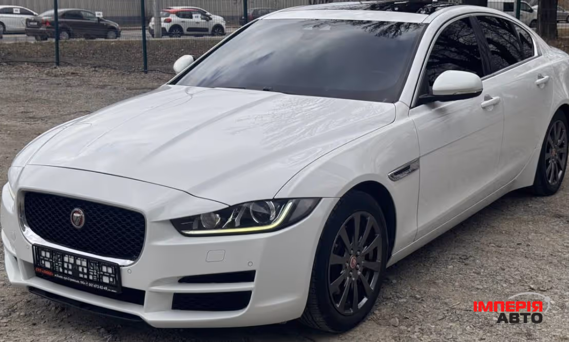 Jaguar XE - фото 2