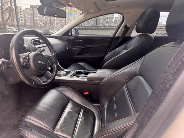 Jaguar XE - зображення 4