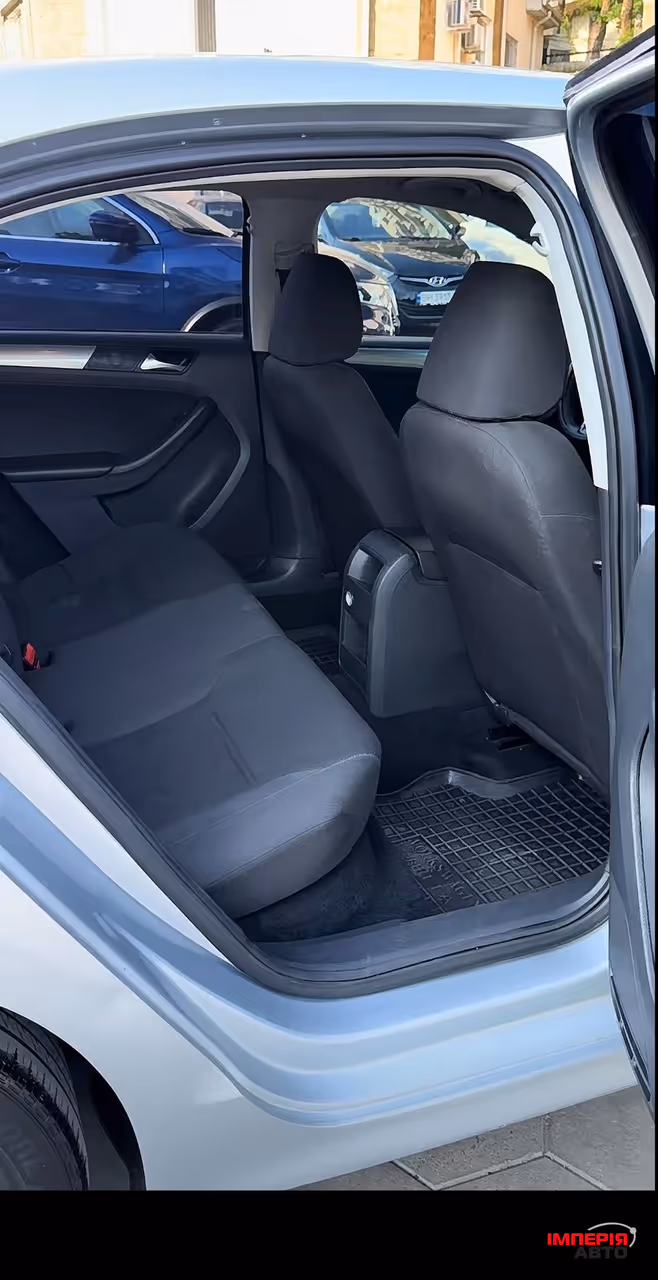 Volkswagen Jetta - фото 8