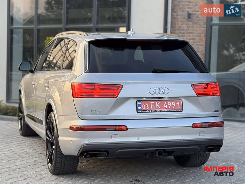 Audi Q7 - фото 32