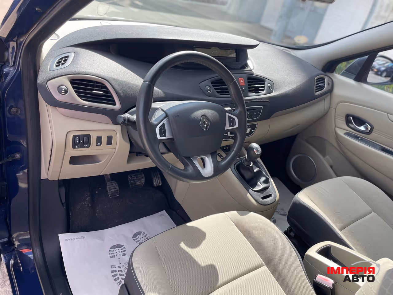 Renault Grand Scenic - фото 16