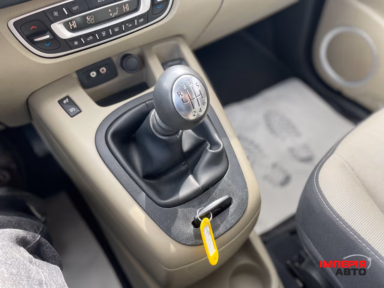 Renault Grand Scenic - фото 25