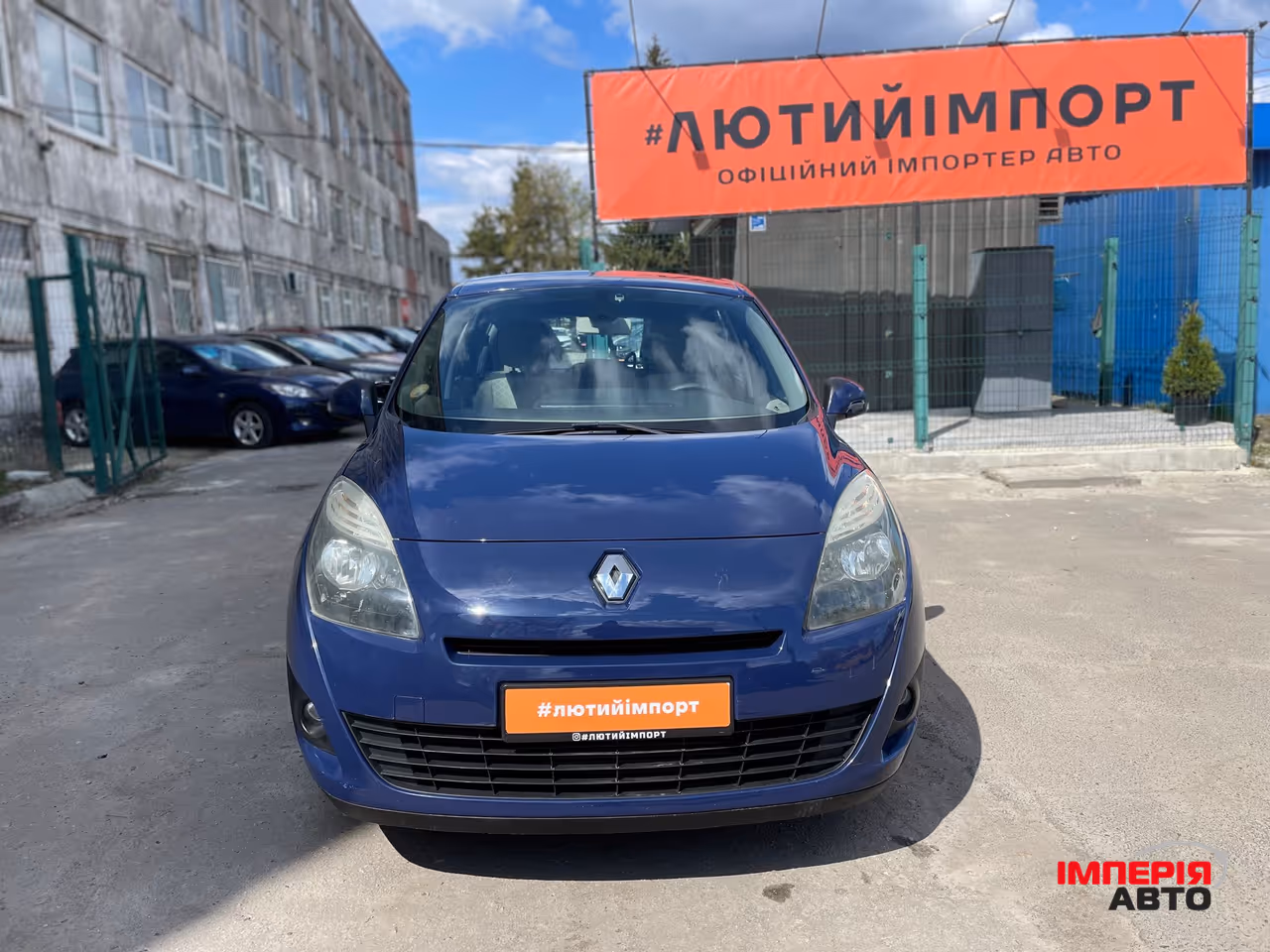 Renault Grand Scenic - фото 12