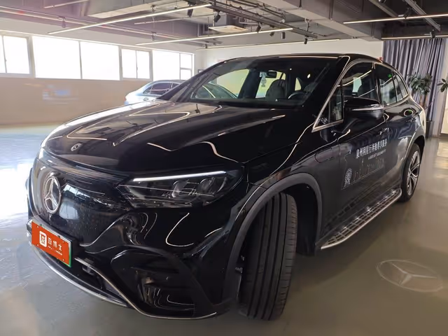 Mercedes-Benz EQE SUV - зображення 1