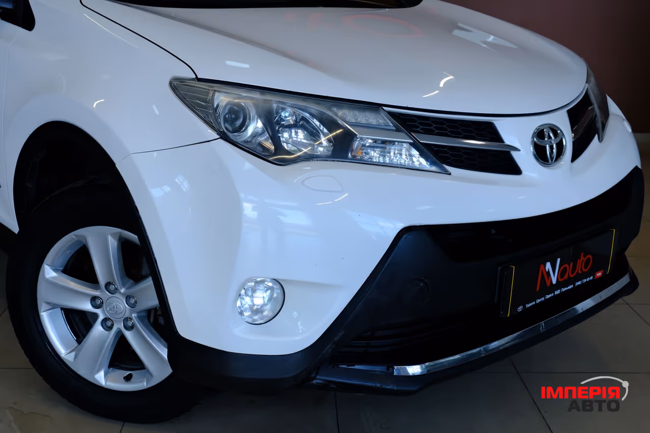 Toyota RAV4 - фото 3