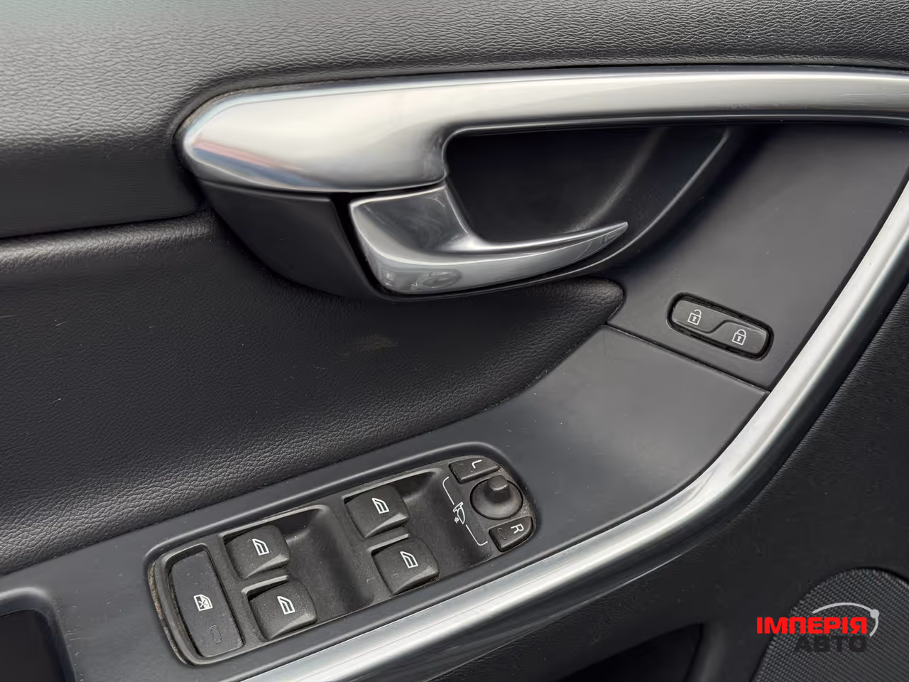 Volvo XC60 - фото 28