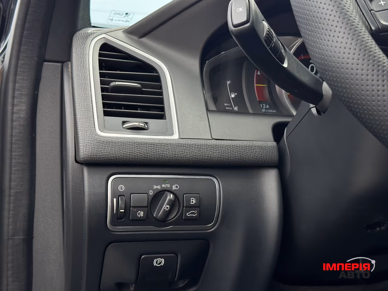 Volvo XC60 - фото 32