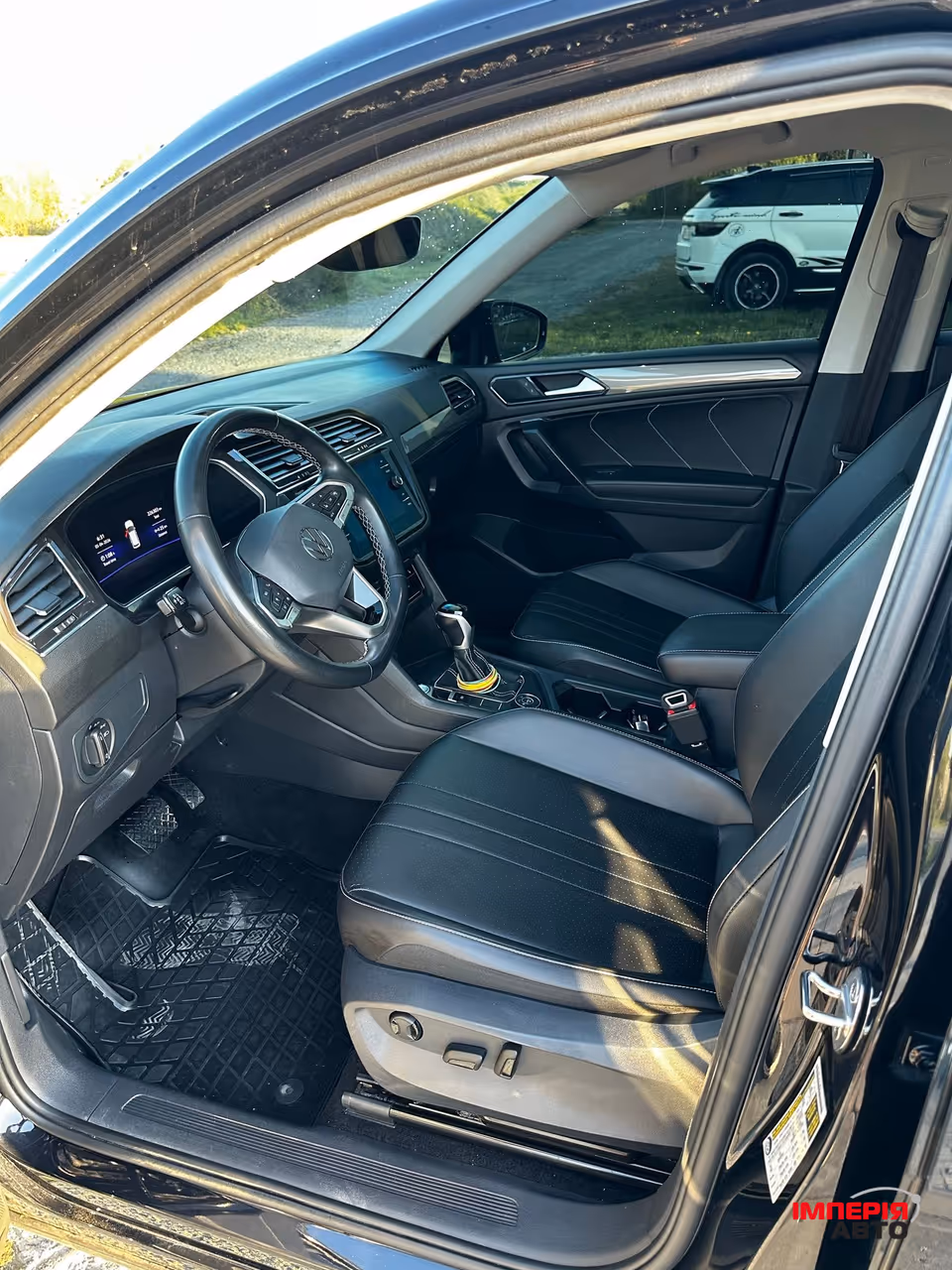 Volkswagen Tiguan R - фото 10