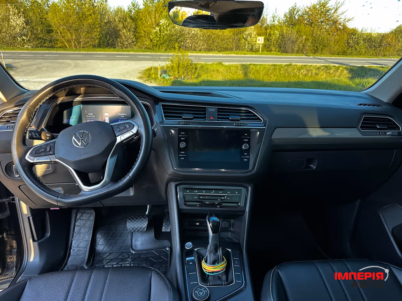 Volkswagen Tiguan R - фото 11