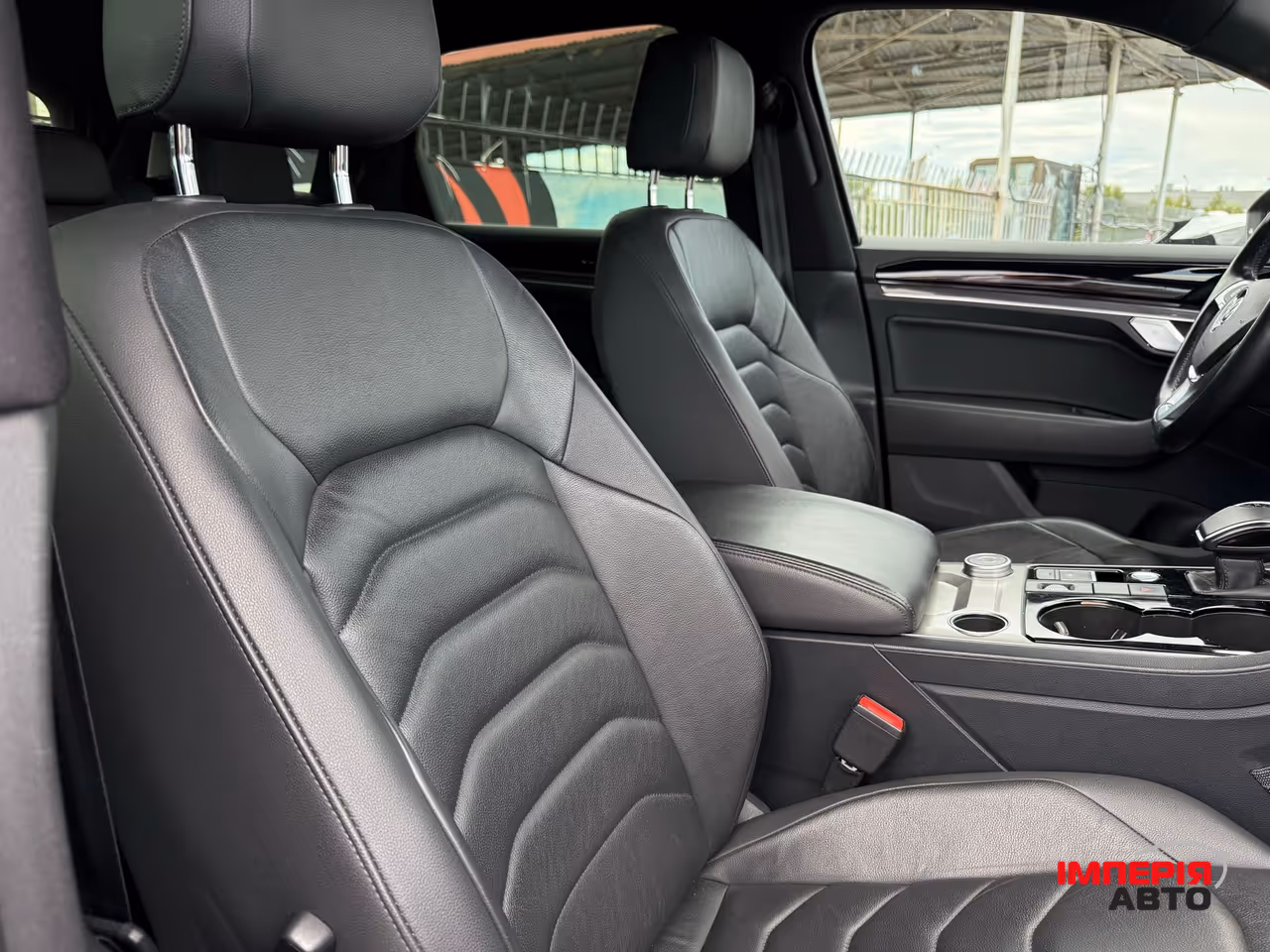 Volkswagen Touareg - фото 7