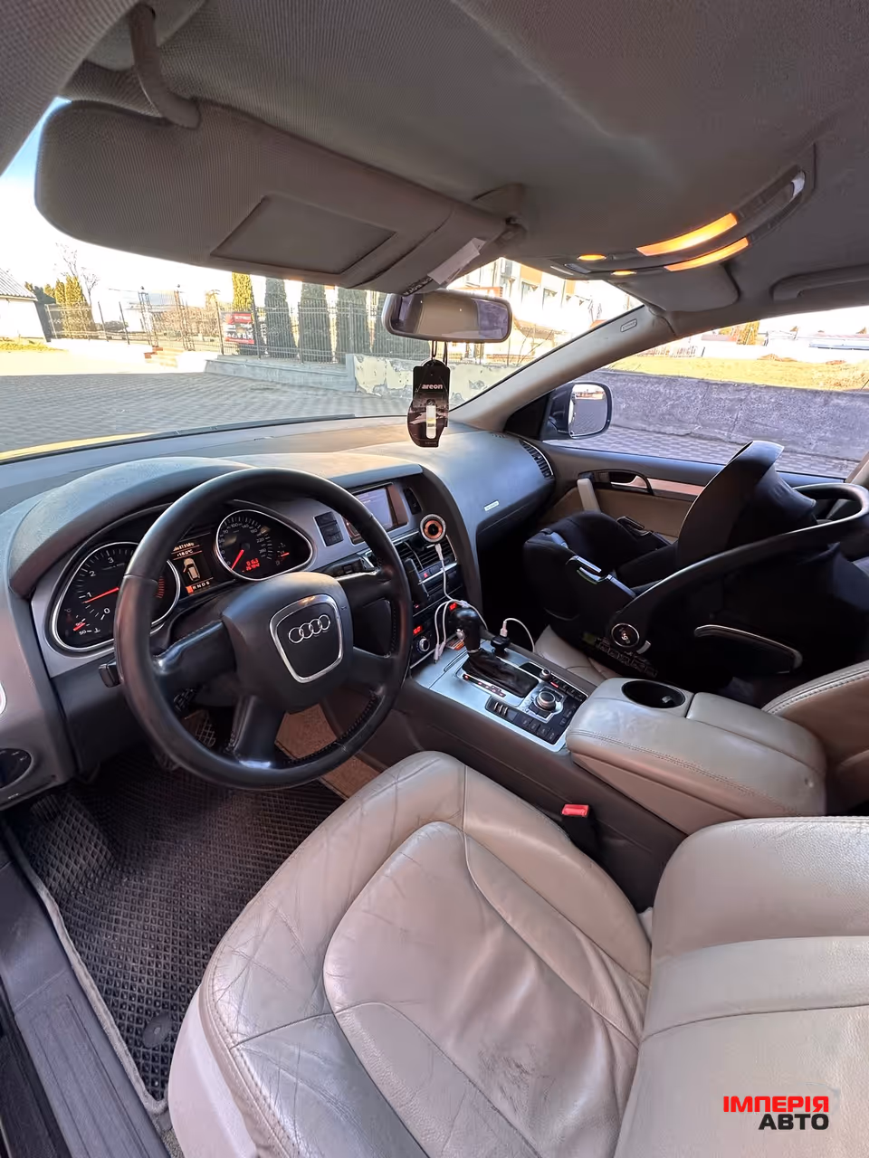 Audi Q7 - фото 10