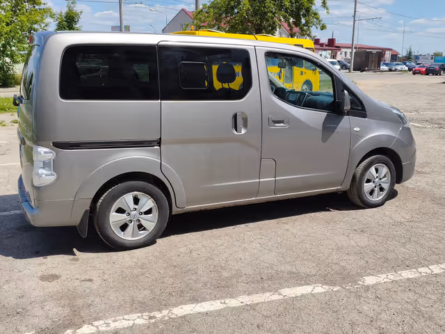 Nissan NV200 - зображення 3