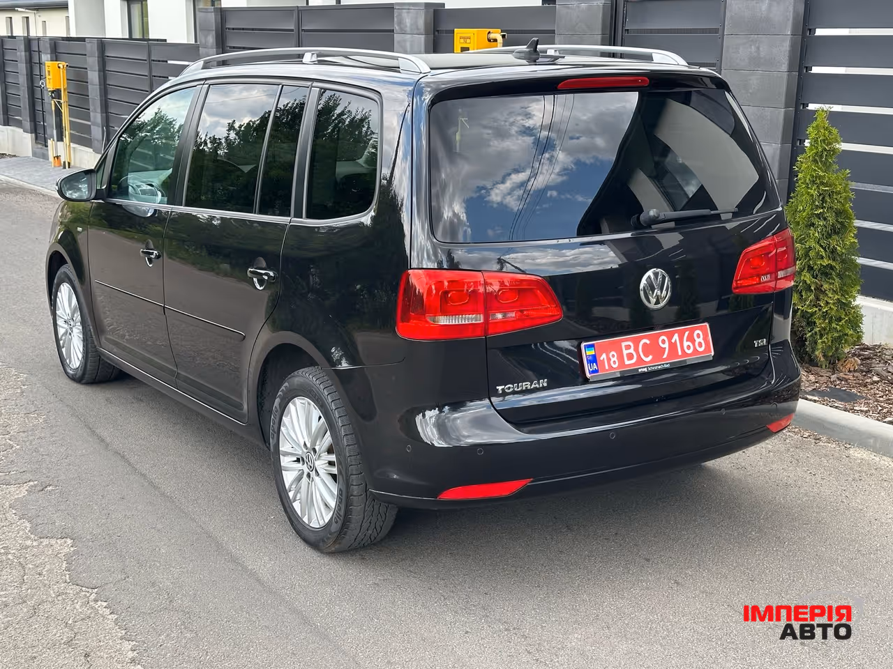 Volkswagen Touran - фото 2
