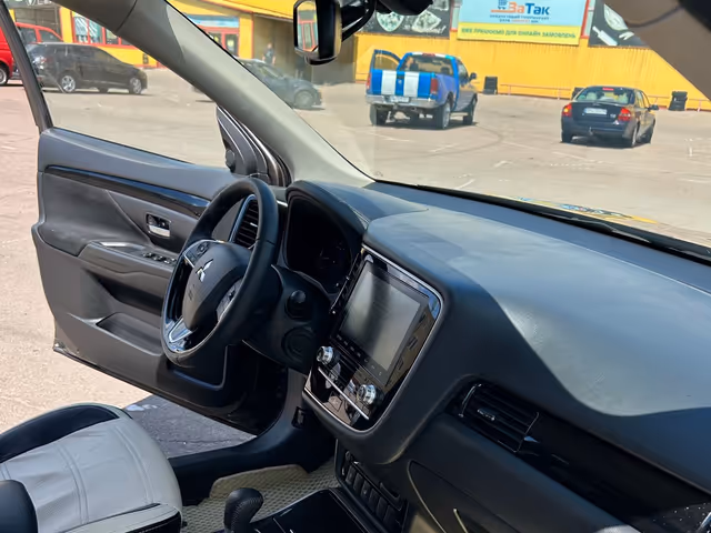 Mitsubishi Outlander - зображення 5