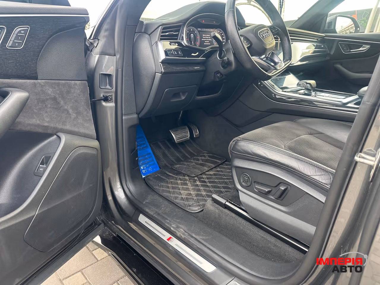 Audi Q8 - фото 24